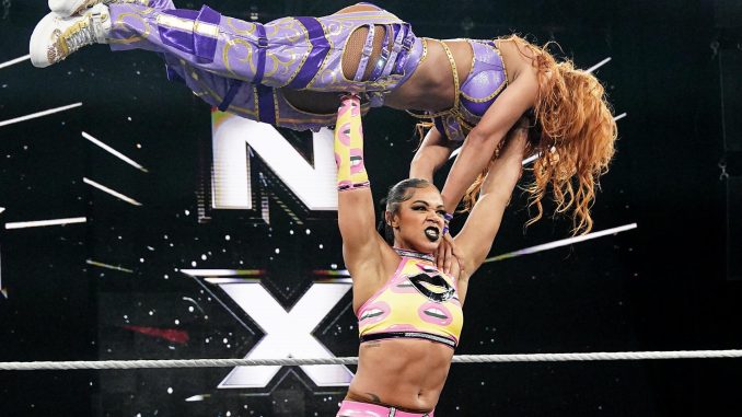 Bianca Belair & Naomi realizan una exhaustiva defensa titular contra Meta Four