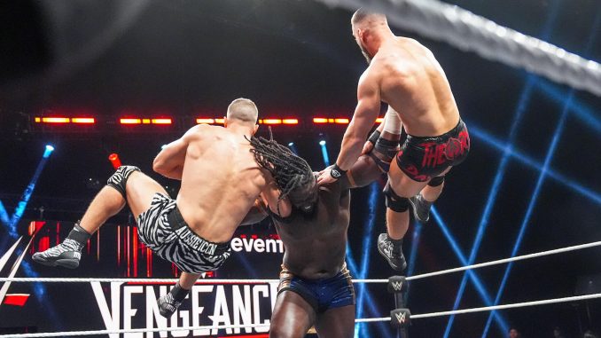 Oba Femi retiene el Campeonato de NXT ante Austin Theory y Grayson Waller en una frenética Triple Amenaza