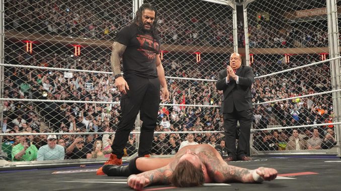 Roman Reigns reaparece para atacar a Seth Rollins y CM Punk en el Madison Square Garden