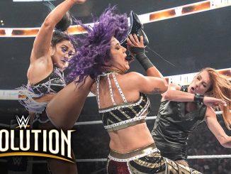 LA MEJOR QUE JAMÁS LO HA HECHO: Becky Lynch sella una impresionante victoria sobre Bayley y Lyra Valkyria en WWE Evolution 2025
